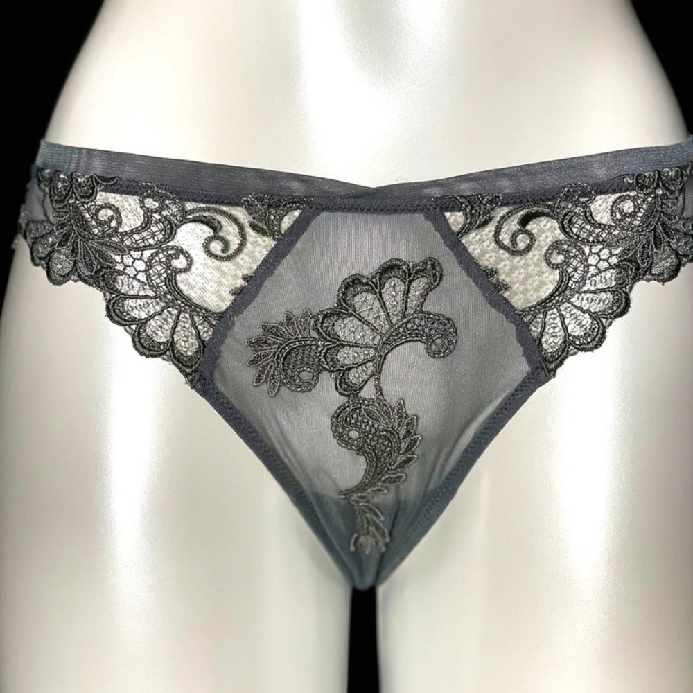 LISE LACE THONG